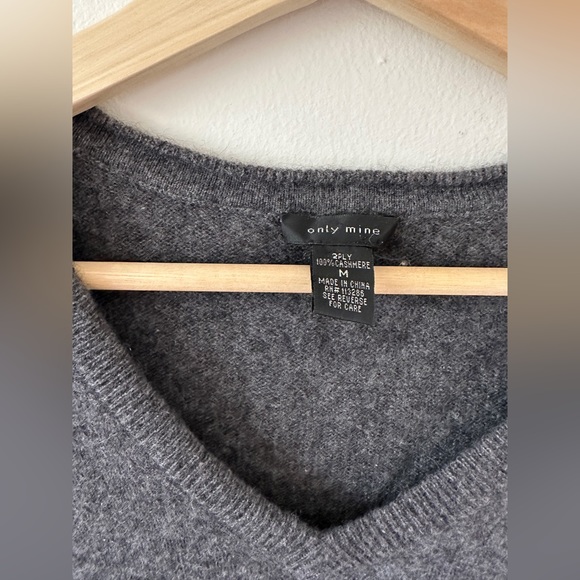 🤍 SOLD 🤍Only Mine 100% Cashmere Sweater - Picture 7 of 8